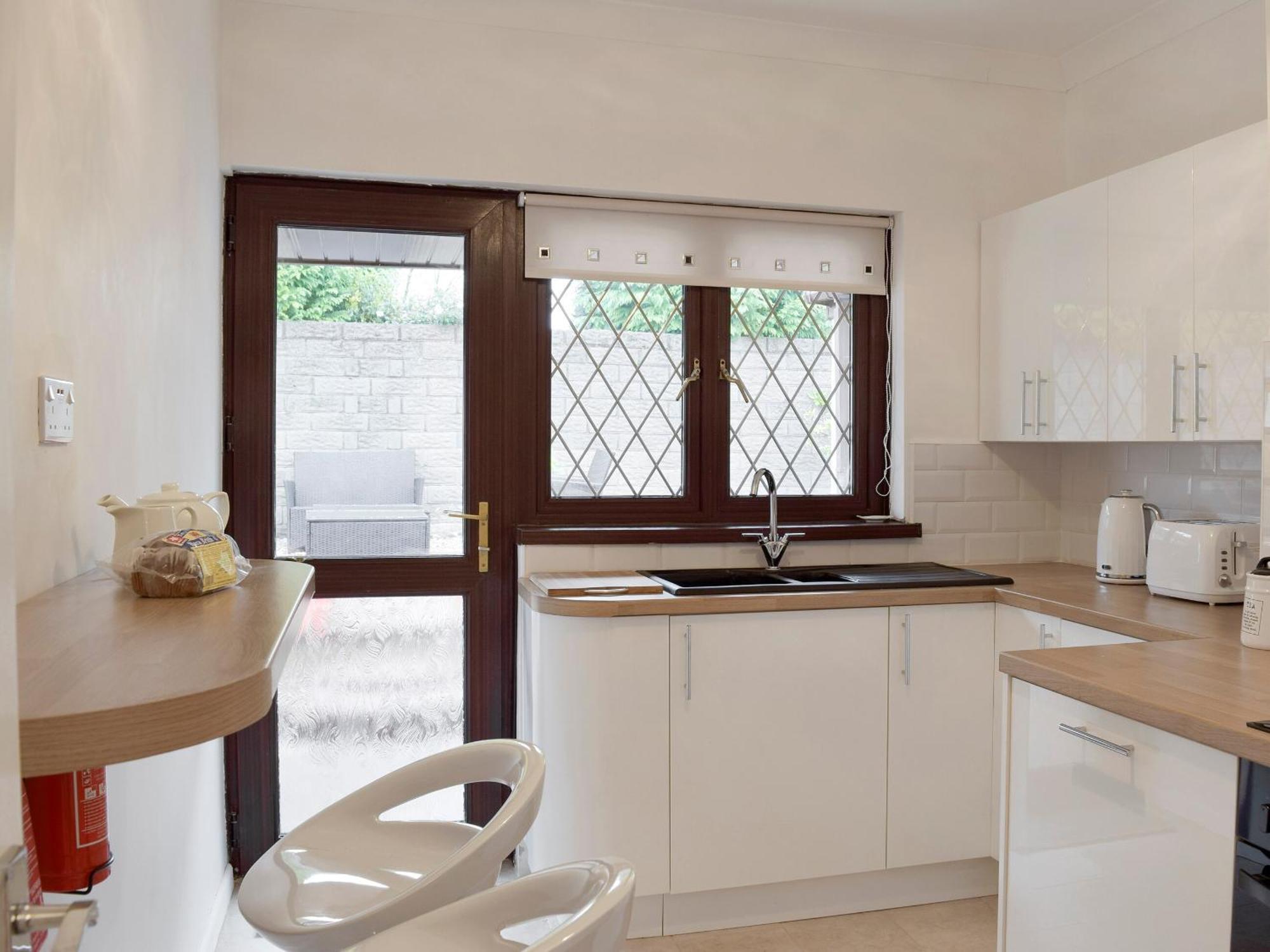Sea Breeze Villa The Mumbles Bagian luar foto